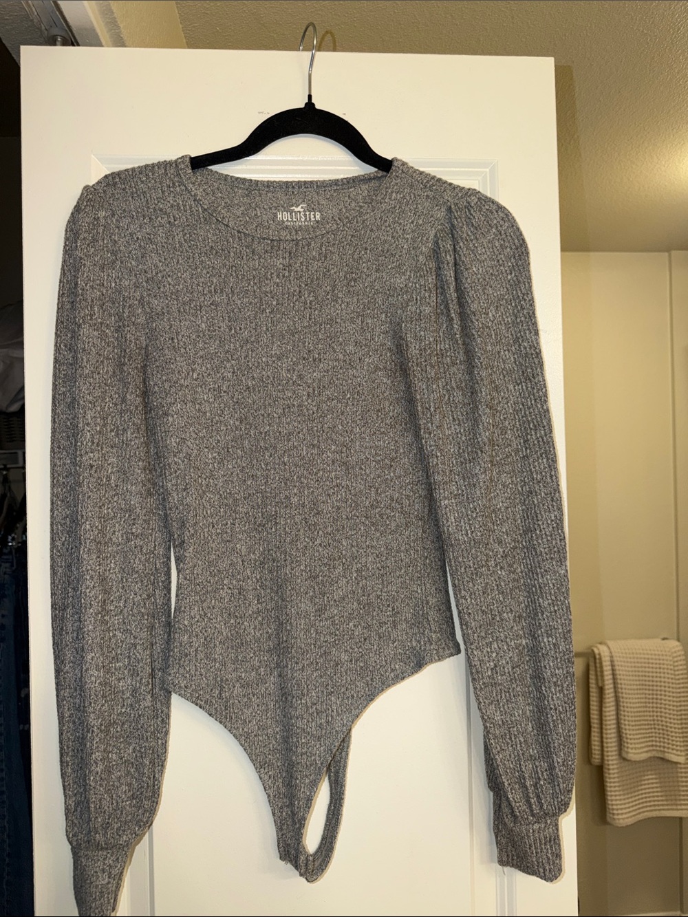 Hollister Gray Ribbed Long-Sleeve Bodysuit with Puff Shoulders